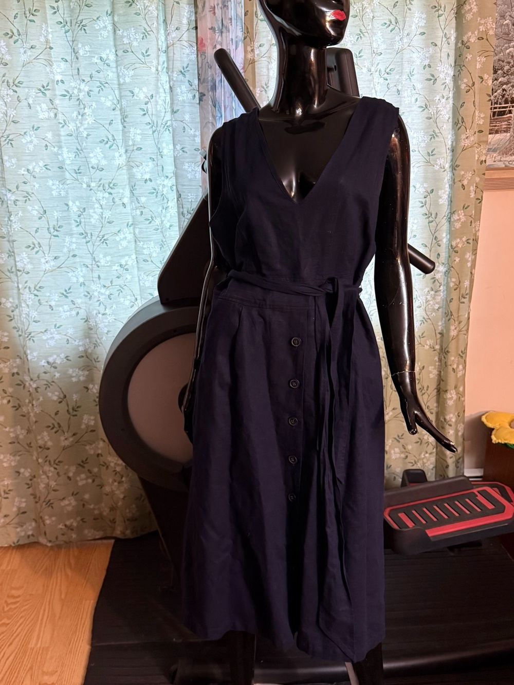 GAP Sleeveless Navy Button-Front Midi Dress. Size 16. Linen/cotton